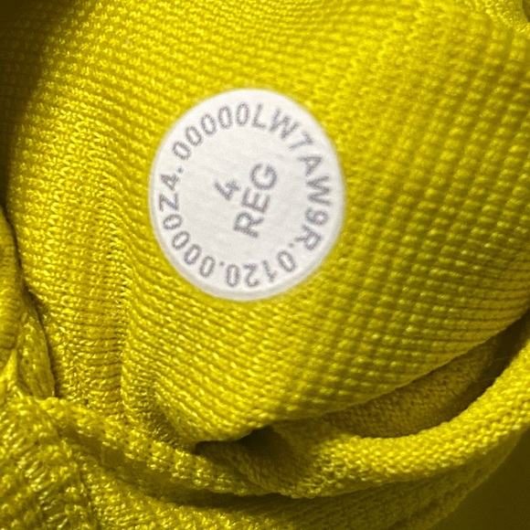 Lululemon Hotty Hot Short II *2.5" - Picture 4 of 5